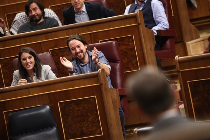 Irene Montero i Pablo Iglesias a la sessió de control al Govern al Congres