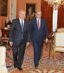 Alfonso Dastis con su colega uzbeko, Abdulaziz Kamilov