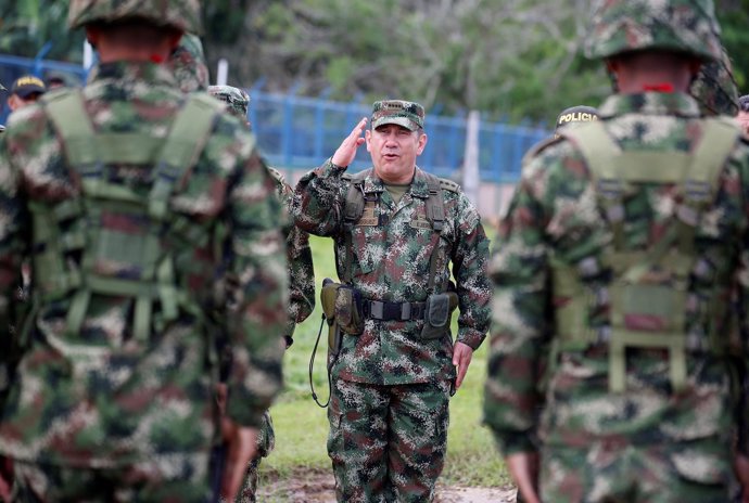 Juan Pablo Rodrguez pasa revista a las tropas colombianas