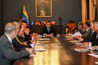 Venezuela asegura que sigue esperando a que la oposición "se digne" a dialogar