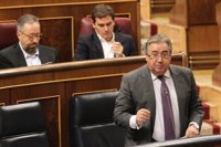 Zoido, al PDeCAT: "Quédense tranquilos. El Gobierno va a respetar los resultados de las elecciones" del 21D