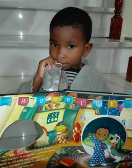 Cuento ilustrado por niño africano de 'Tierra de hombres'