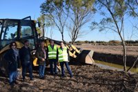 La Junta ejecuta obras de limpieza en cinco cauces de Fuente de Piedra con una inversión de 135.000 euros