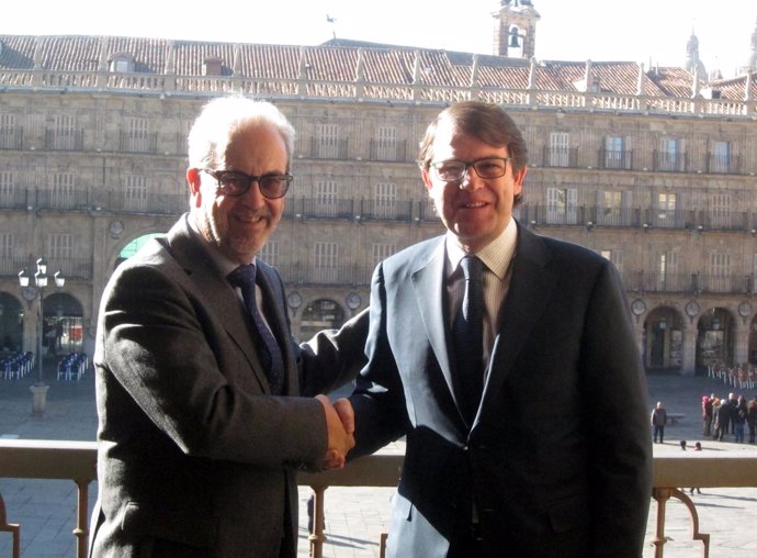 El rector de la USAL y el alcalde de Salamanca.                            