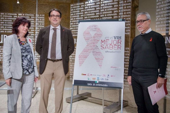 Guijarro, Vergeles y Pérez Aviles en la presentación de la campaña