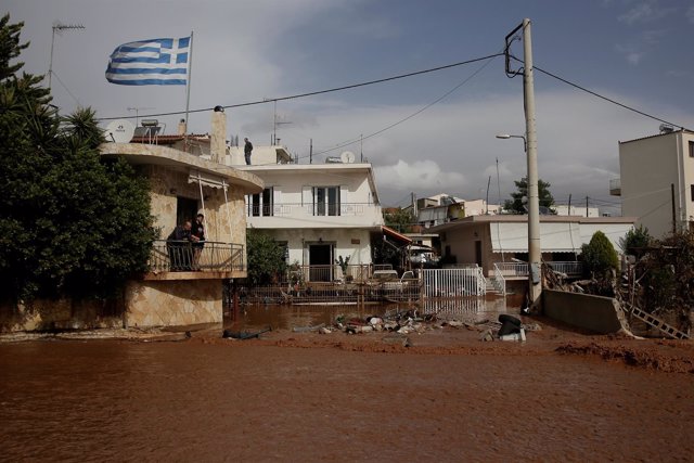 Resultado de imagen para al menos 15 muertos y enormes daños por lluvias grecia