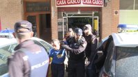 La jueza ordena prisión sin fianza para el detenido por degollar a su hija de dos años en Alzira