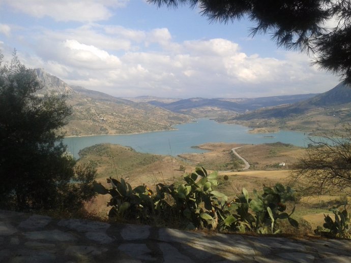 Imagen del embalse de Zahara de la Sierra (Cádiz)