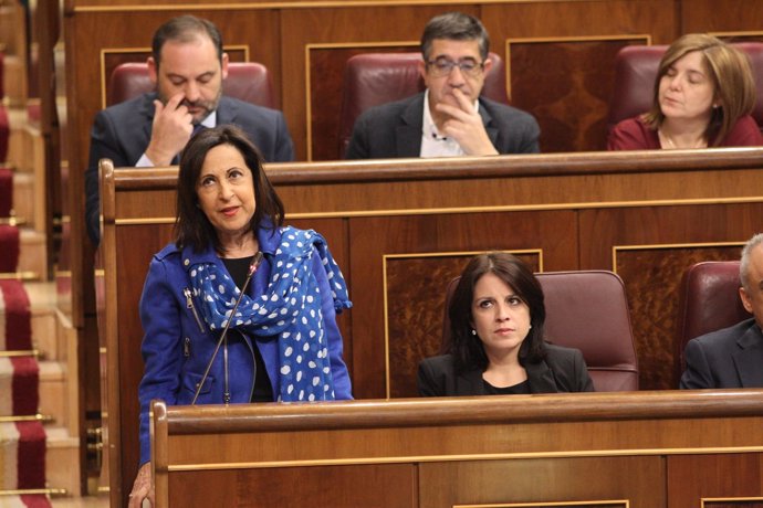 Margarita Robles en la sesión de control al Gobierno en el Congreso
