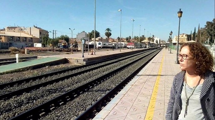 Alicia Morales observa obras estación del Carmen