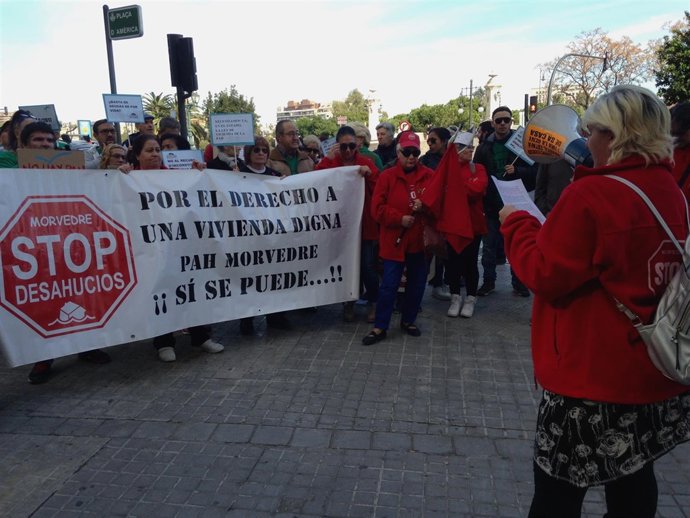 Protesta de las PAH PV ante la sede del PPCV