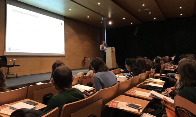 Barcelona Activa reúne 150 personas interesadas en empleos en el ámbito social 