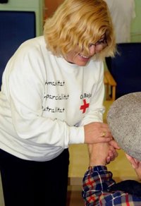 Creu Roja y la Diputación de Barcelona promueven el voluntariado con ancianos