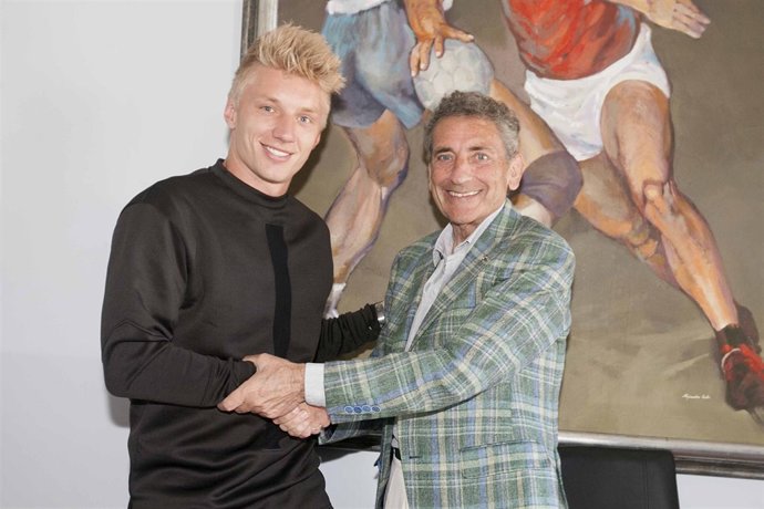 Daniel Wass, firma de contrato con el Celta de Vigo