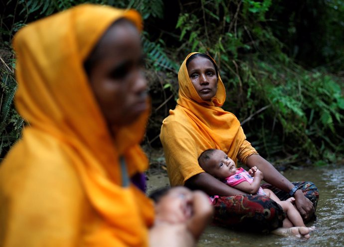 Mujeres rohingya en la frontera de Bangladesh con Birmania