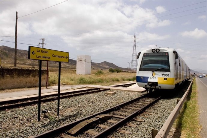 Pas a nivell, tren