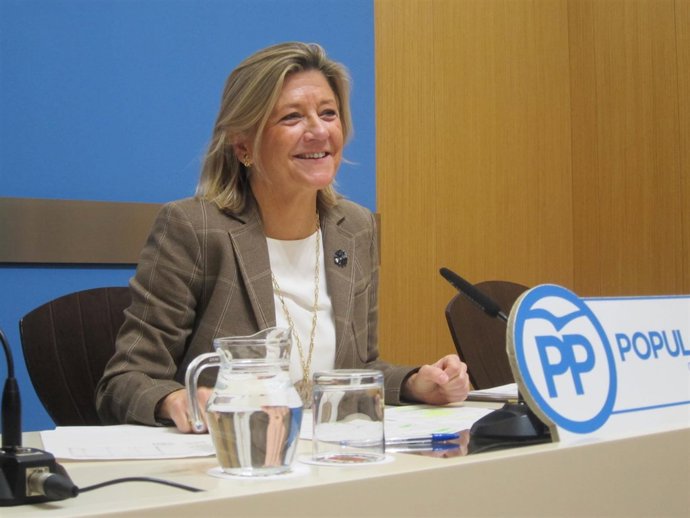 La concejal del PP, Patricia Cavero, en rueda de prensa en el Ayuntamiento