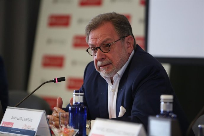 Juan Luis Cebrián en los cursos de verano de El Escorial