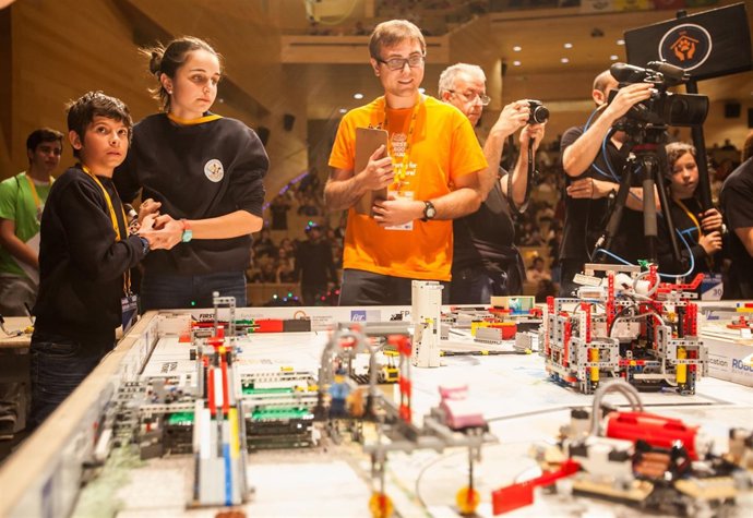  Incorporación De Hidraqua Y La Fundación Aquae A La FIRST LEGO League 