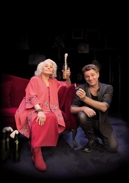 Lola Herrera y Juanjo Artero en 'La velocidad del otoño'.