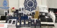 Detenidos cuatro integrantes de un grupo dedicado a robar complementos de moda en un establecimiento