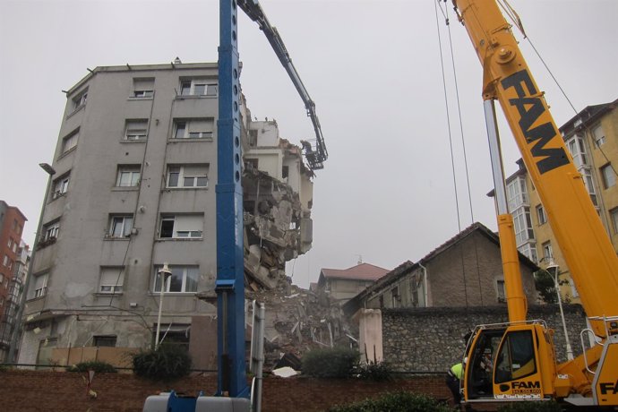 Derrumbe parcial de un edificio en la calle Sol de Santander (Archivo)