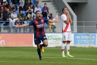 El Huesca defiende ante el Tenerife un liderato amenazado por Osasuna y Numancia