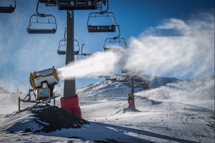 Arranca el sistema de nieve producida en Sierra Nevada