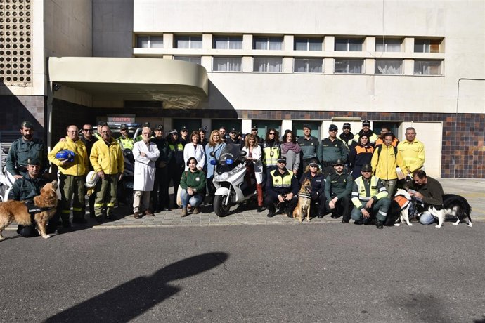 Participantes en la visita de la Asociación Sonrisas al hospital