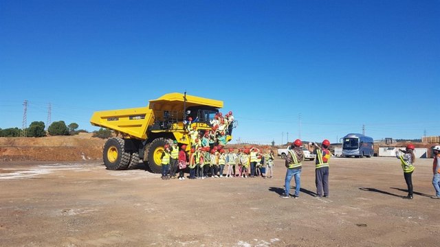 1 Nota Y 2 Fotos Junta (Presentación Visita Escolares Proyecto Riotinto)