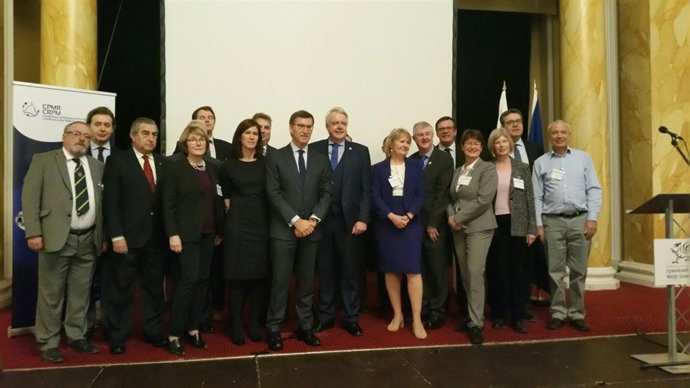 El presidente de la Xunta en una reunión en Cardiff