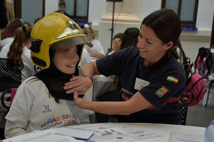 Movimiento inspiring girls españa aterriza en andalucia malaga bombera niña aleg