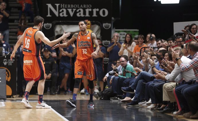 Guillem Vives y Erick Green (Valencia Basket Club)