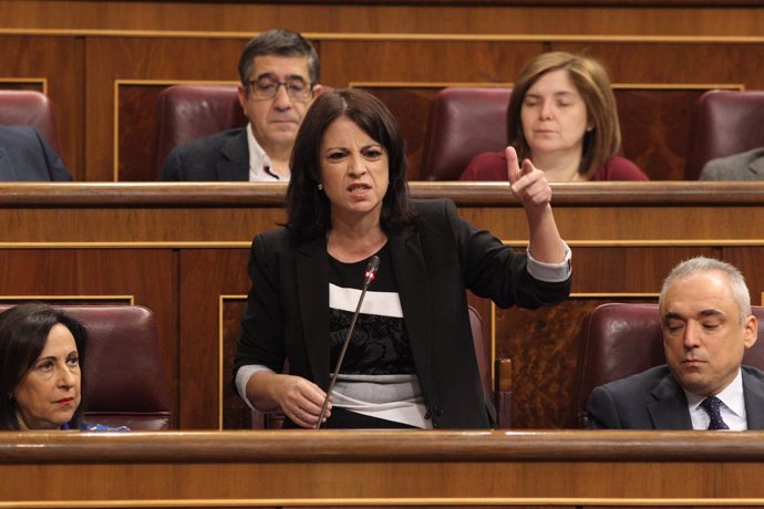 Adriana Lastra en la sesión de control al Gobierno en el Congreso