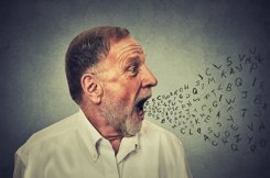 Foto: Presbifonía, 7 pautas para prevenir el envejecimiento de la voz (GETTY IMAGES/ISTOCKPHOTO / CHIOSEA_ION) 