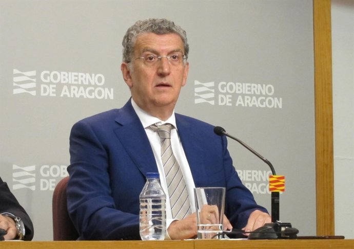 El consejero de Sanidad de Aragón, Sebastián Celaya