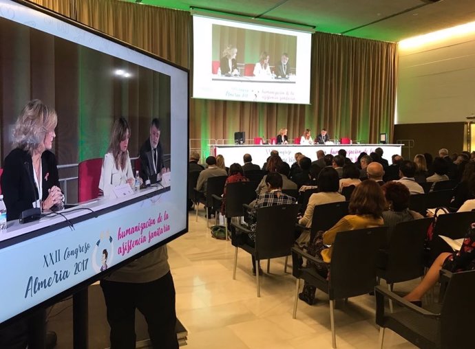 La consejera de Salud interviene en un congreso en El Toyo