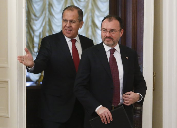 Russian Foreign Minister Sergei Lavrov shows the way to Mexican Secretary of For