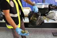 Tres detenidos en Sevilla de una red criminal que enviaba marihuana a Holanda y Polonia