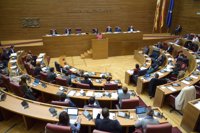 La ley de acompañamiento inicia su camino en las Corts gracias a los ex de Cs, ante la abstención de Podemos