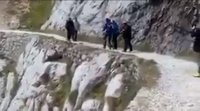 La Guardia Civil busca a los responsables de arrojar a un jabalí por un barranco en Picos de Europa