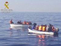 Interceptadas dos pateras a 13 millas al sureste de Torrevieja con 21 personas a bordo