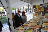 Arranca en la Plaza Nueva la 40 Feria del Libro Antiguo con primeras ediciones, manuscritos, rarezas y grabados