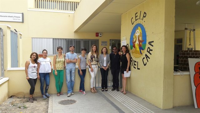 Fernández visita el CEIP Gabriel Cara