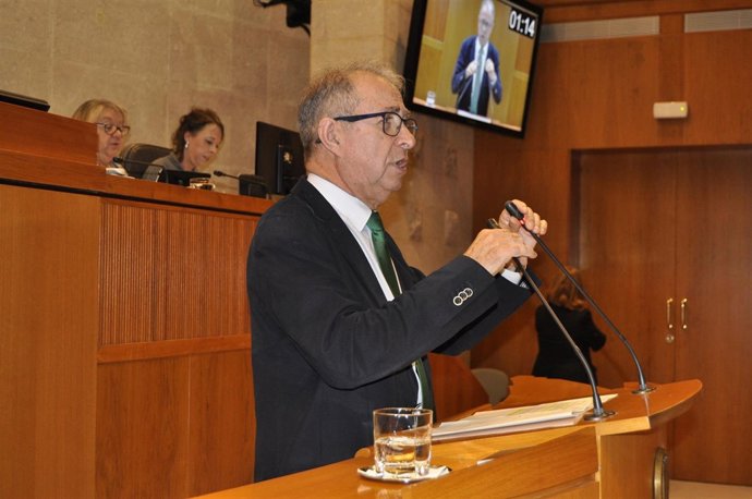 El consejero de Hacienda, Fernando Gimeno