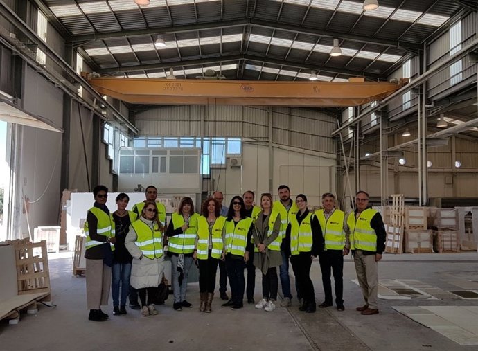 Los operadores internacionales en una de las empresas de piedra del Almanzora