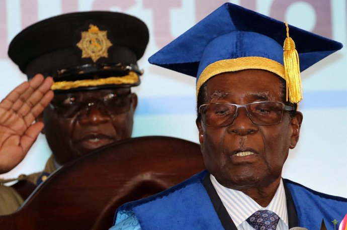 Robert Mugabe en un acto en una universidad en Harare