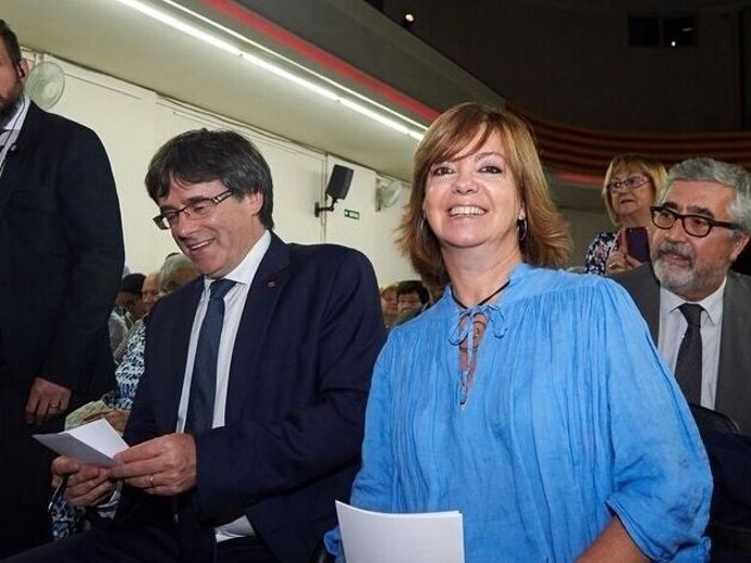 El pte.C.Puigdemont y la consellera cesada M.Borràs. 