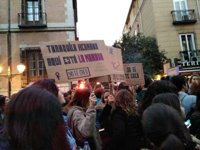 La concentración feminista contra 'La Manada' obliga a Metro a no efectuar paradas en Noviciado por aglomeración