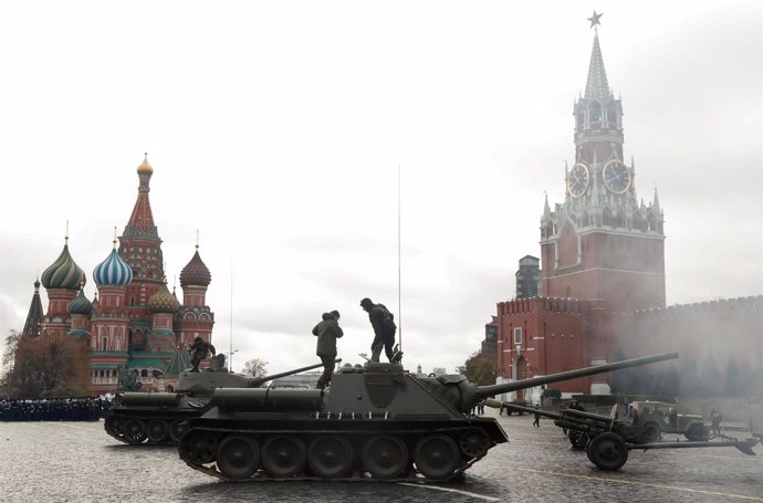 Desfile militar en la Plaza Roja de Moscú